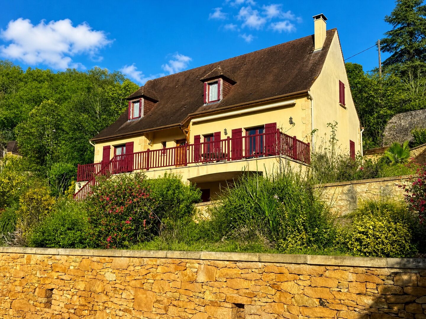 Élégante  maison contemporaine avec piscine et jolie vue,   dans un quartier résidentiel