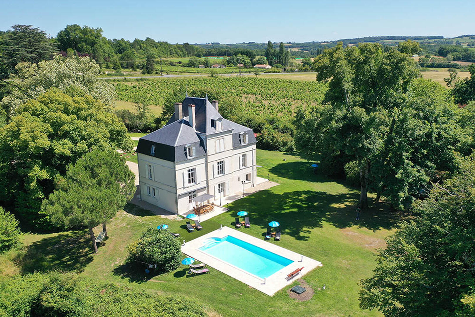 Élégant manoir XIXe avec grand jardin, proche des commerces – Périgord Pourpre