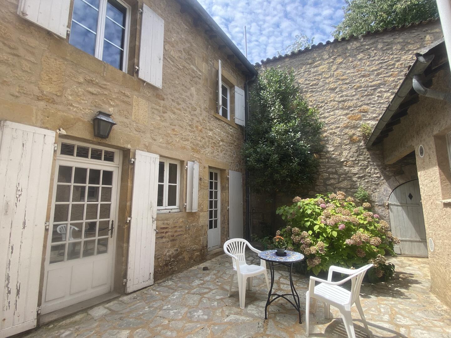 Grande maison de ville 210m2 avec jardin et garage - Proche commerces