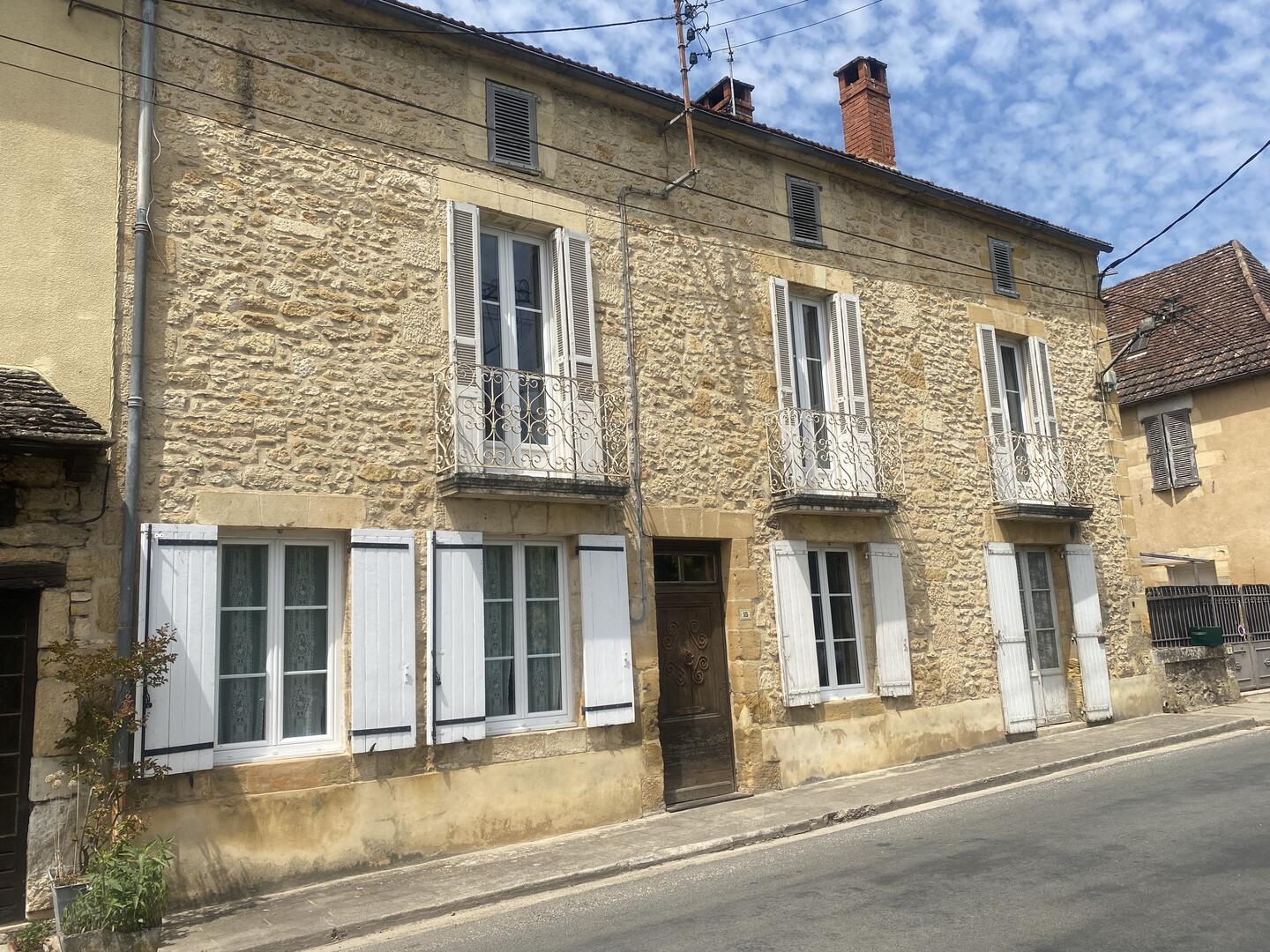 Grande maison de ville 210m2 avec jardin et garage - Proche commerces