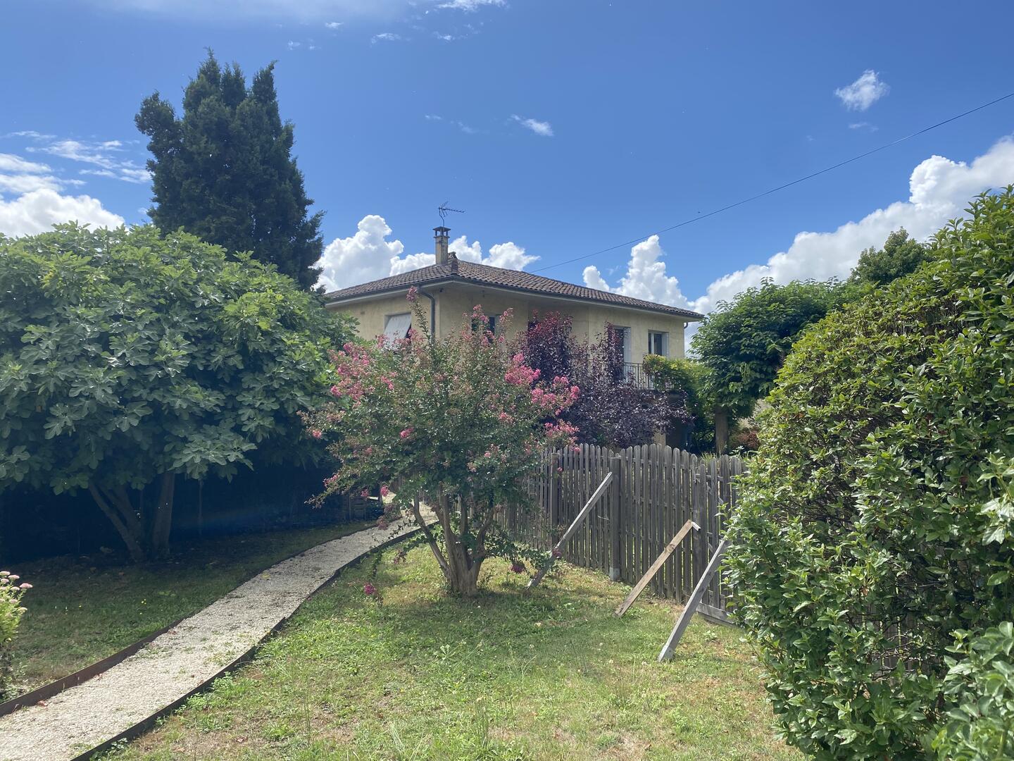 Maison contemporaine avec piscine à deux pas des commerces !