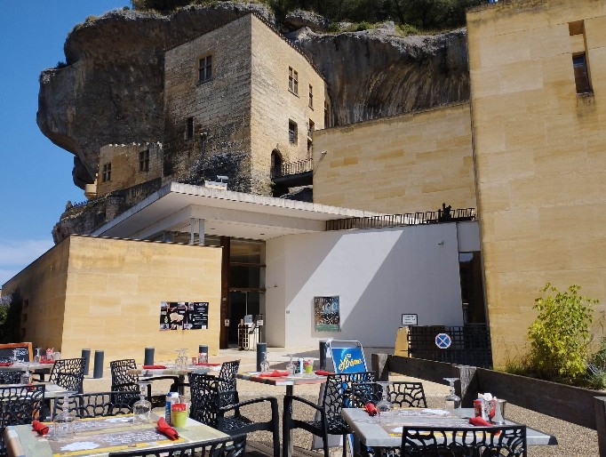Fonds de commerce Bar Brasserie Restaurant idéalement situé dans village très touristique