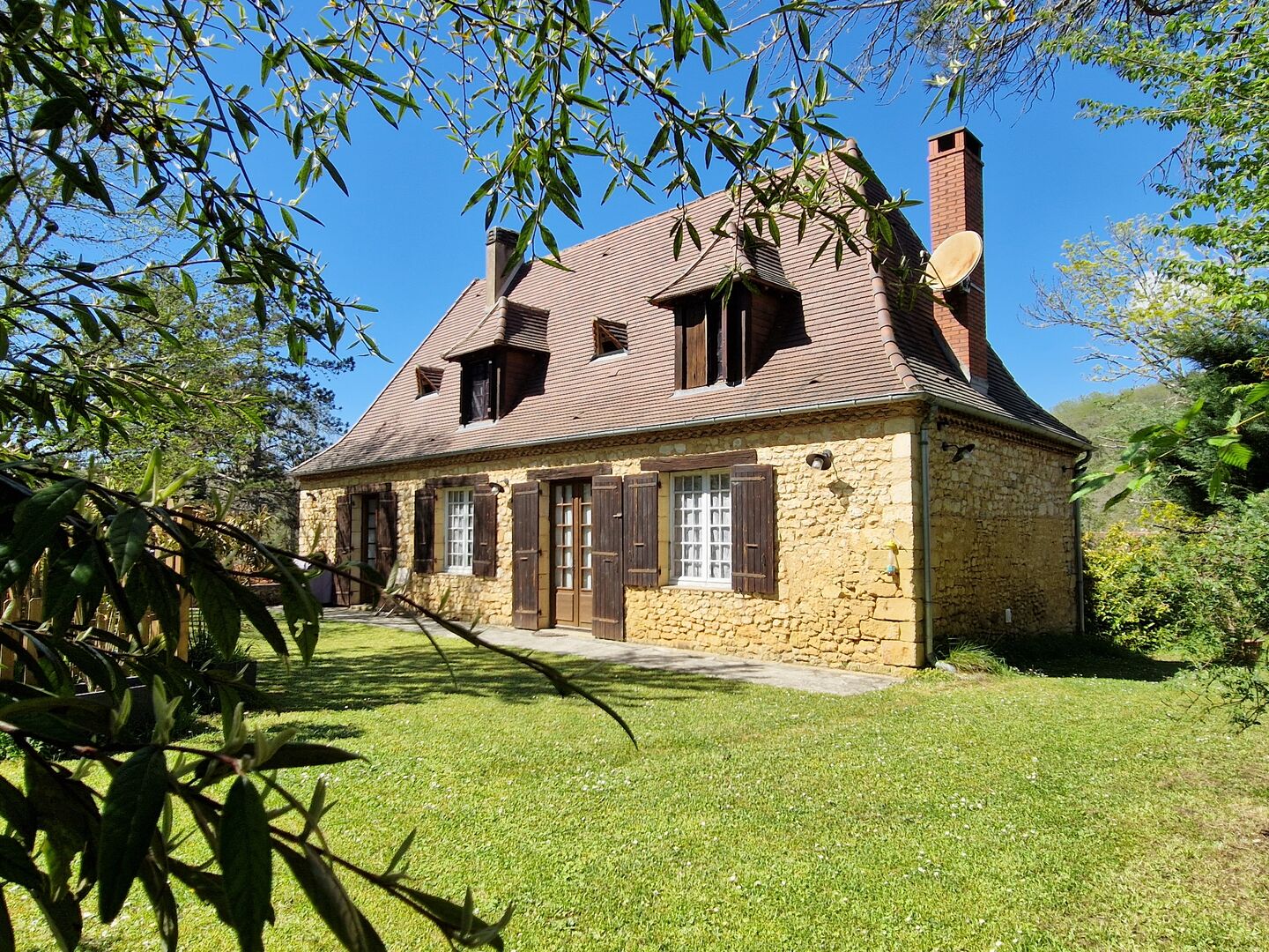 Propriété de charme – 3 maisons sur 2 ha, sans vis-à-vis, piscine, gîtes prêts à exploiter