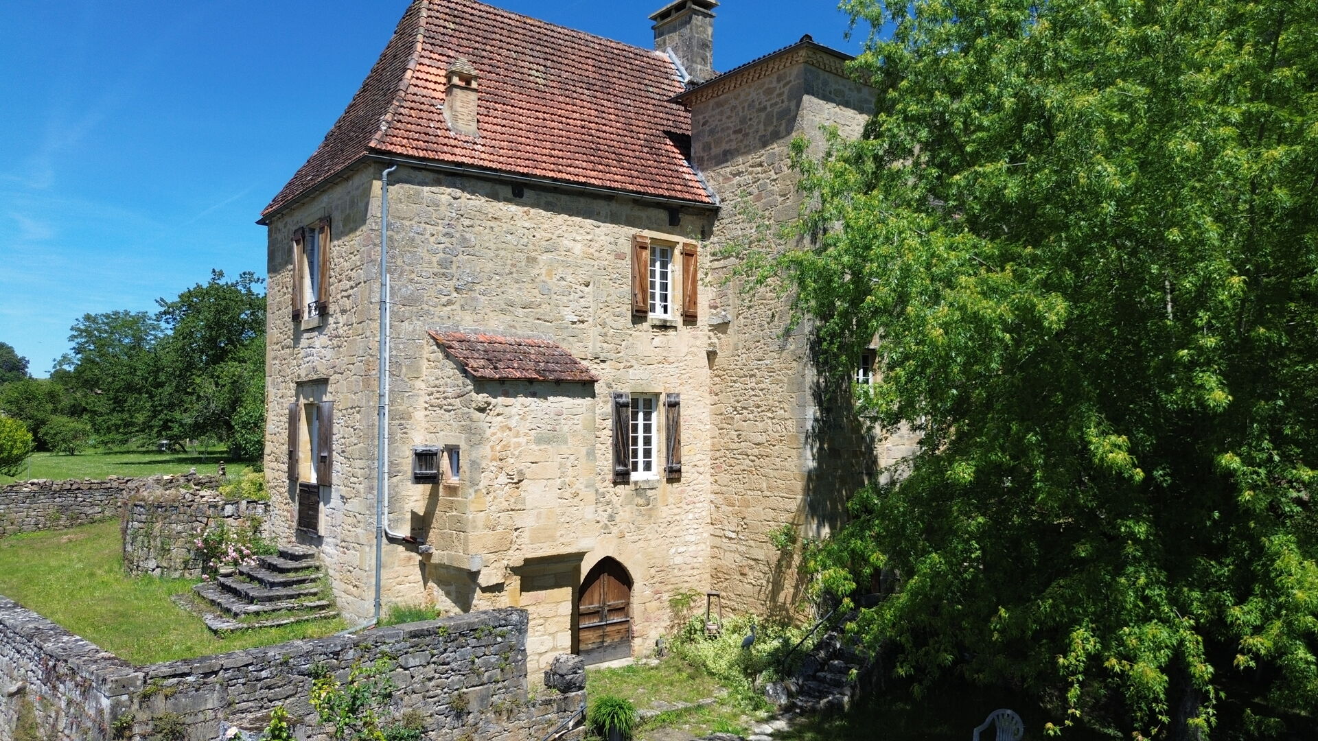 EXCLUSIVITÉ - Manoir médiéval avec vue panoramique et jardin suspendu en Périgord Noir proche Sarlat