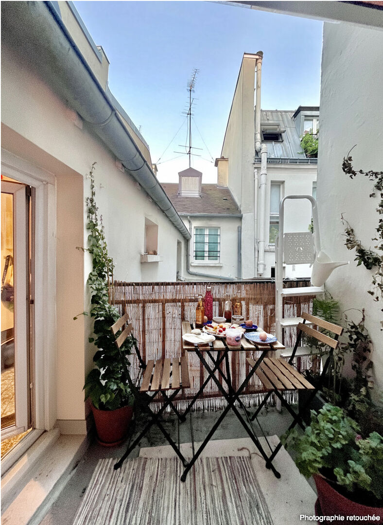 PARIS CENTRE – CHÂTELET / LES HALLES – APPARTEMENT COTÉ COUR 2 PIÈCES AVEC BALCON AU CŒUR DE LA CAPITALE