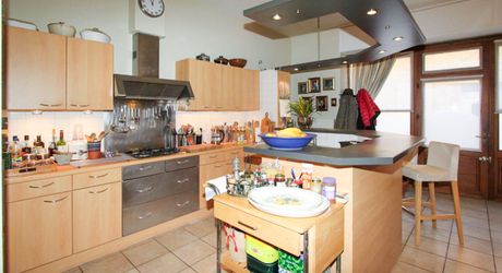 GOURDON - Belle et spacieuse Maison de ville en pierre proche de tous commerces