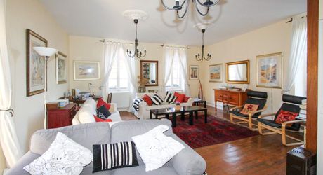 GOURDON - Belle et spacieuse Maison de ville en pierre proche de tous commerces