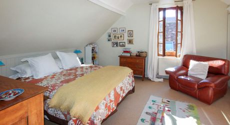 GOURDON - Belle et spacieuse Maison de ville en pierre proche de tous commerces