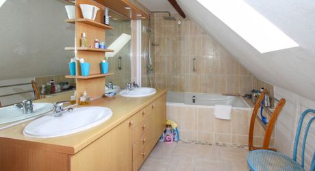 GOURDON - Belle et spacieuse Maison de ville en pierre proche de tous commerces