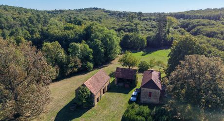 EXCLUSIVITE Secteur DOMME- Remarquable environnement de nature et cadre de vie privilégié pour cette belle Propriété de caractère sur 16ha6 boisés