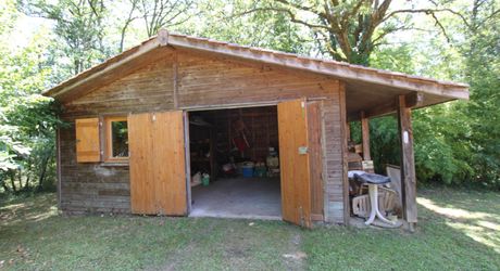 Entre Sarlat et Gourdon, Situation isolée et calme assuré pour cette Maison en pierre sur 2ha43 boisés