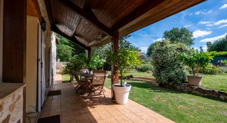 EXCLUSIVITE - Cadre de vie paisible pour cette belle et spacieuse Propriété sur 1ha7 paysagers