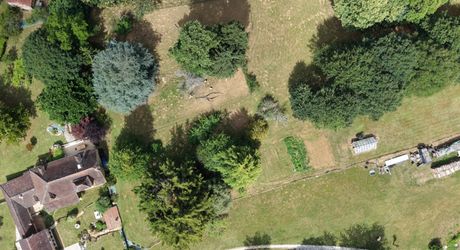 EXCLUSIVITE - Cadre de vie paisible pour cette belle et spacieuse Propriété sur 1ha7 paysagers