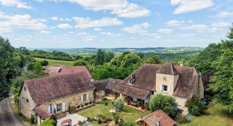 EXCLUSIVITE - Cadre de vie paisible pour cette belle et spacieuse Propriété sur 1ha7 paysagers