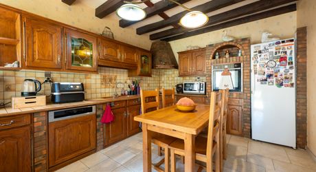 EXCLUSIVITE - Cadre de vie paisible pour cette belle et spacieuse Propriété sur 1ha7 paysagers