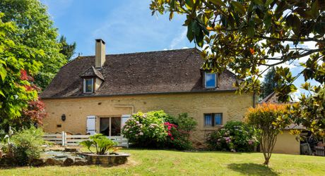 EXCLUSIVITE - Cadre de vie paisible pour cette belle et spacieuse Propriété sur 1ha7 paysagers