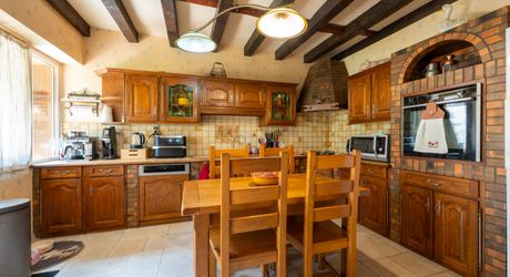 EXCLUSIVITE - Cadre de vie paisible pour cette belle et spacieuse Propriété sur 1ha7 paysagers