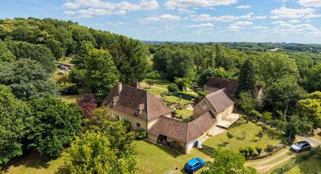 EXCLUSIVITE - Cadre de vie paisible pour cette belle et spacieuse Propriété sur 1ha7 paysagers