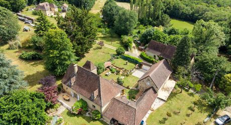 EXCLUSIVITE - Cadre de vie paisible pour cette belle et spacieuse Propriété sur 1ha7 paysagers