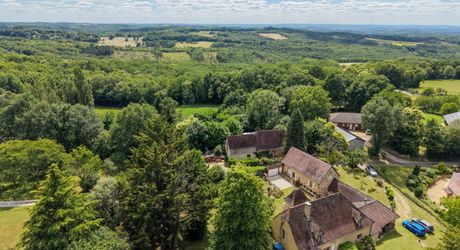 EXCLUSIVITE - Cadre de vie paisible pour cette belle et spacieuse Propriété sur 1ha7 paysagers