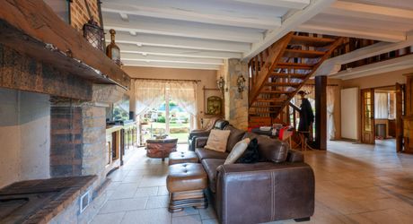 EXCLUSIVITE - Cadre de vie paisible pour cette belle et spacieuse Propriété sur 1ha7 paysagers