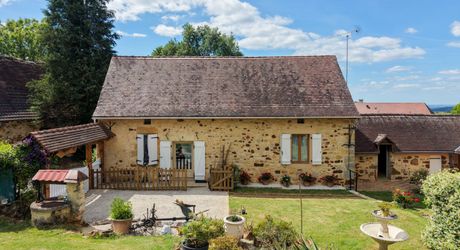 EXCLUSIVITE - Cadre de vie paisible pour cette belle et spacieuse Propriété sur 1ha7 paysagers