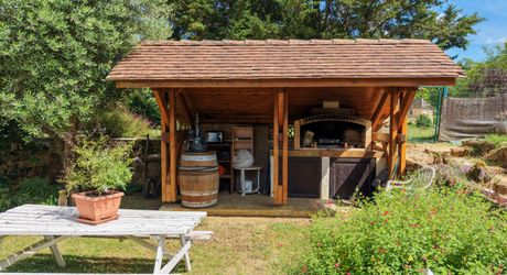 EXCLUSIVITE - Cadre de vie paisible pour cette belle et spacieuse Propriété sur 1ha7 paysagers
