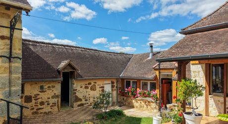 EXCLUSIVITE - Cadre de vie paisible pour cette belle et spacieuse Propriété sur 1ha7 paysagers