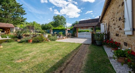 EXCLUSIVITE - Cadre de vie paisible pour cette belle et spacieuse Propriété sur 1ha7 paysagers