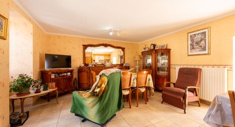 EXCLUSIVITE - Cadre de vie paisible pour cette belle et spacieuse Propriété sur 1ha7 paysagers