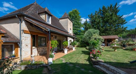 EXCLUSIVITE - Cadre de vie paisible pour cette belle et spacieuse Propriété sur 1ha7 paysagers