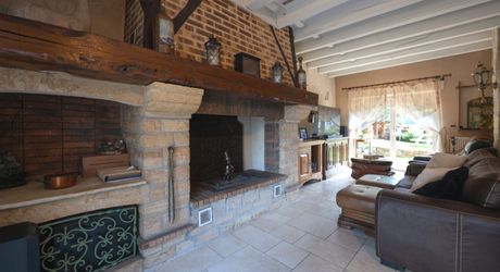 EXCLUSIVITE - Cadre de vie paisible pour cette belle et spacieuse Propriété sur 1ha7 paysagers