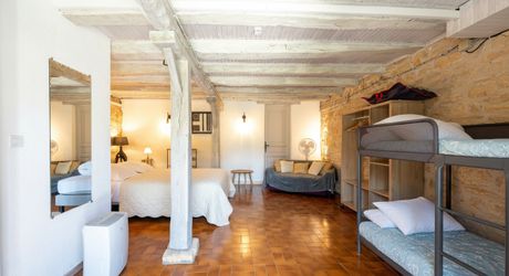 EXCLUSIVITE - Demeure Quercynoise de charme et dépendances avec vue et piscine chauffée en situation privilégiée sur 2ha4