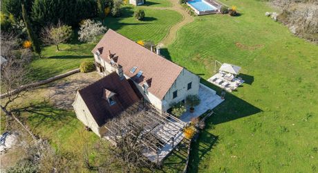 EXCLUSIVITE - Secteur Gourdon - Ancien Corps de ferme restauré avec vue imprenable et piscine sur 2ha63