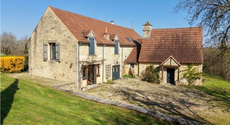 EXCLUSIVITE - Secteur Gourdon - Ancien Corps de ferme restauré avec vue imprenable et piscine sur 2ha63
