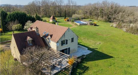 EXCLUSIVITE - Secteur Gourdon - Ancien Corps de ferme restauré avec vue imprenable et piscine sur 2ha63