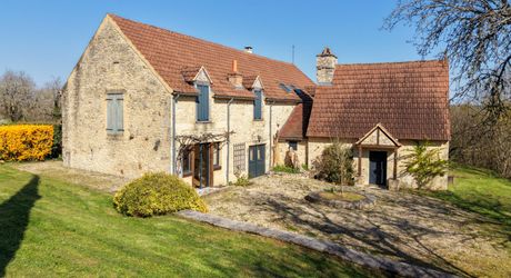 EXCLUSIVITE - Secteur Gourdon - Ancien Corps de ferme restauré avec vue imprenable et piscine sur 2ha63
