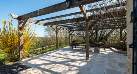 EXCLUSIVITE - Secteur Gourdon - Ancien Corps de ferme restauré avec vue imprenable et piscine sur 2ha63