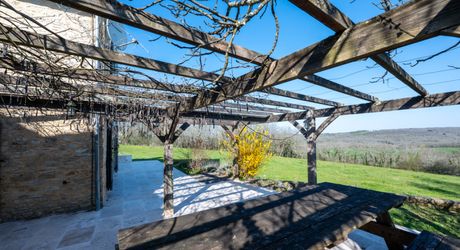 EXCLUSIVITE - Secteur Gourdon - Ancien Corps de ferme restauré avec vue imprenable et piscine sur 2ha63