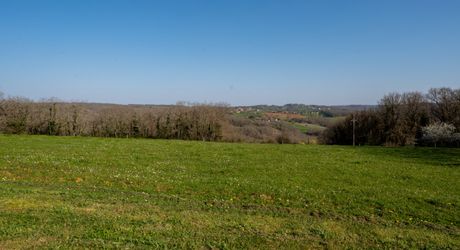 EXCLUSIVITE - Secteur Gourdon - Ancien Corps de ferme restauré avec vue imprenable et piscine sur 2ha63
