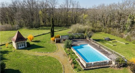 EXCLUSIVITE - Secteur Gourdon - Ancien Corps de ferme restauré avec vue imprenable et piscine sur 2ha63