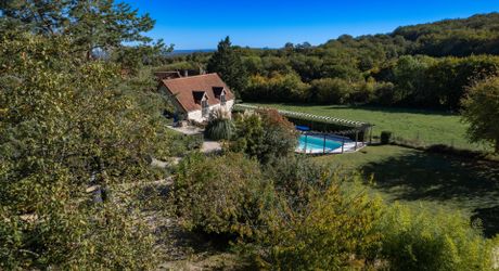 EXCLUSIVITE - Secteur Gourdon-  Demeure de charme sur un beau terrain paysager avec piscine chauffée
