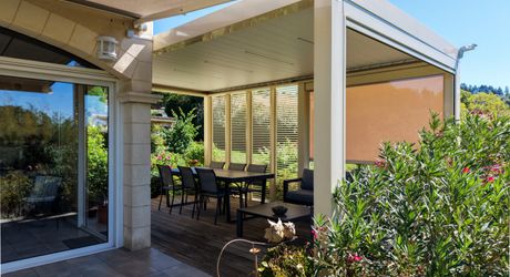 Secteur Gourdon - Ravissante et spacieuse Demeure Contemporaine avec pigeonnier sur 4807 m² arborés avec piscine et belle vue