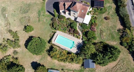 Secteur Gourdon - Ravissante et spacieuse Demeure Contemporaine avec pigeonnier sur 4807 m² arborés avec piscine et belle vue