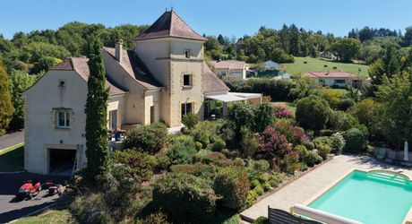 Secteur Gourdon - Ravissante et spacieuse Demeure Contemporaine avec pigeonnier sur 4807 m² arborés avec piscine et belle vue