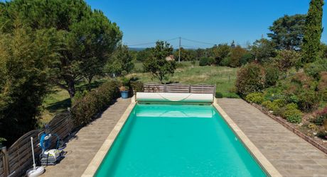 Secteur Gourdon - Ravissante et spacieuse Demeure Contemporaine avec pigeonnier sur 4807 m² arborés avec piscine et belle vue