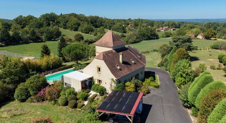 Secteur Gourdon - Ravissante et spacieuse Demeure Contemporaine avec pigeonnier sur 4807 m² arborés avec piscine et belle vue