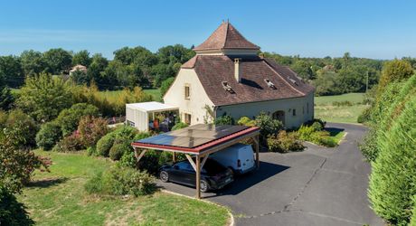 Secteur Gourdon - Ravissante et spacieuse Demeure Contemporaine avec pigeonnier sur 4807 m² arborés avec piscine et belle vue