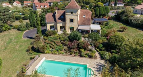 Secteur Gourdon - Ravissante et spacieuse Demeure Contemporaine avec pigeonnier sur 4807 m² arborés avec piscine et belle vue