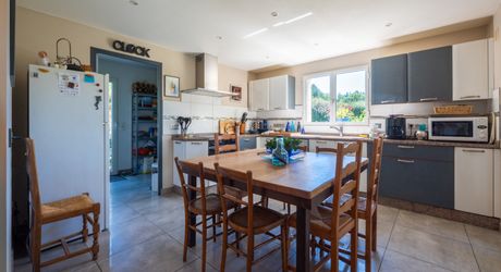 Secteur Gourdon - Ravissante et spacieuse Demeure Contemporaine avec pigeonnier sur 4807 m² arborés avec piscine et belle vue